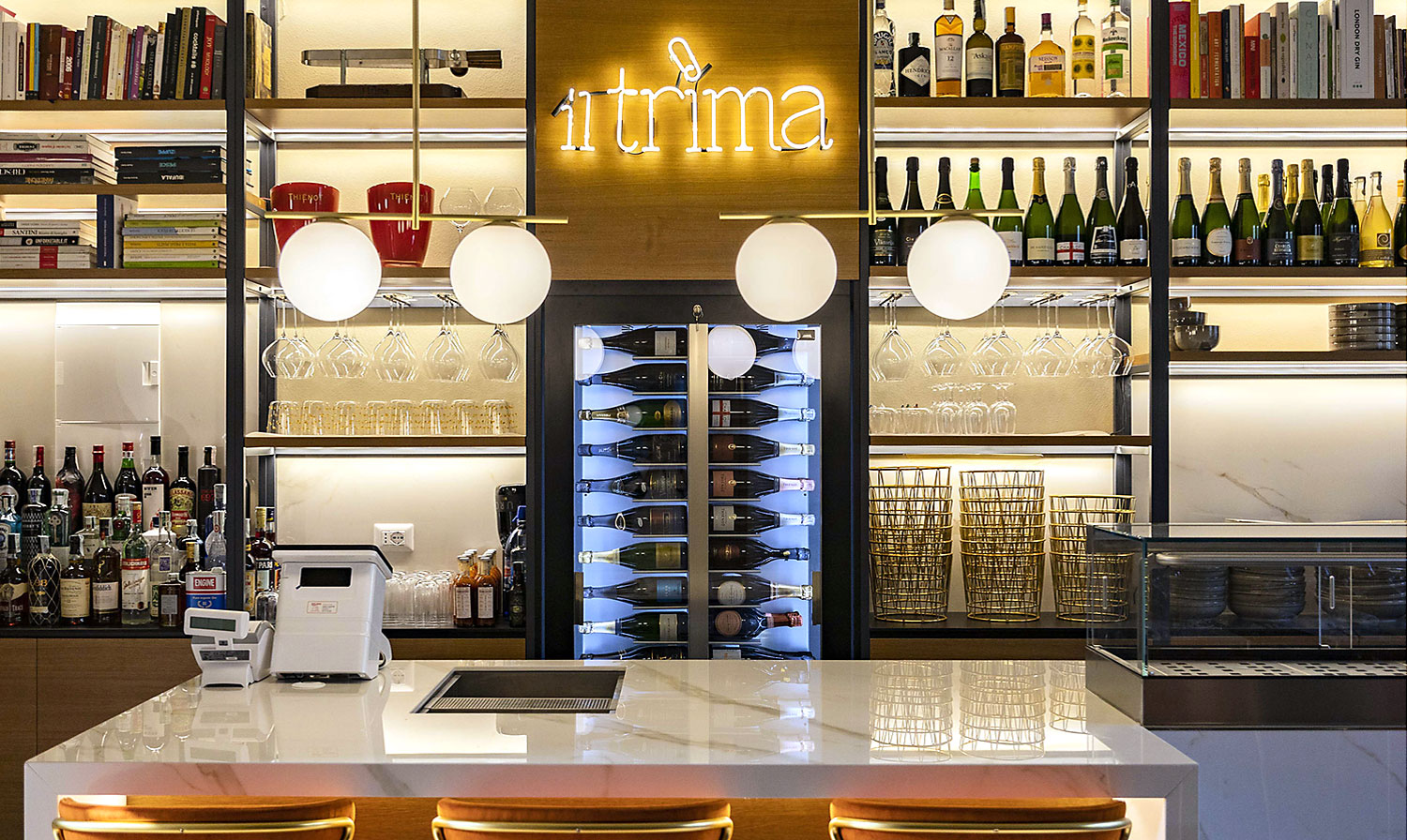 Progetto di immagine coordinata Il Trima ristorante. Il bancone del cocktail bar